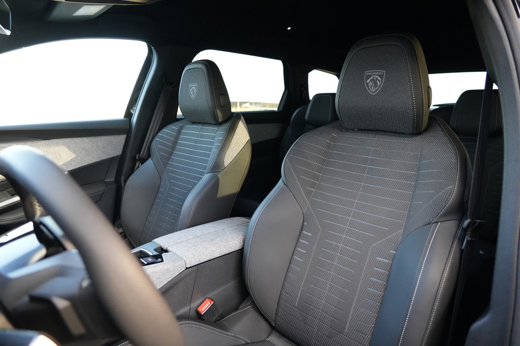 51728935-3.jpg