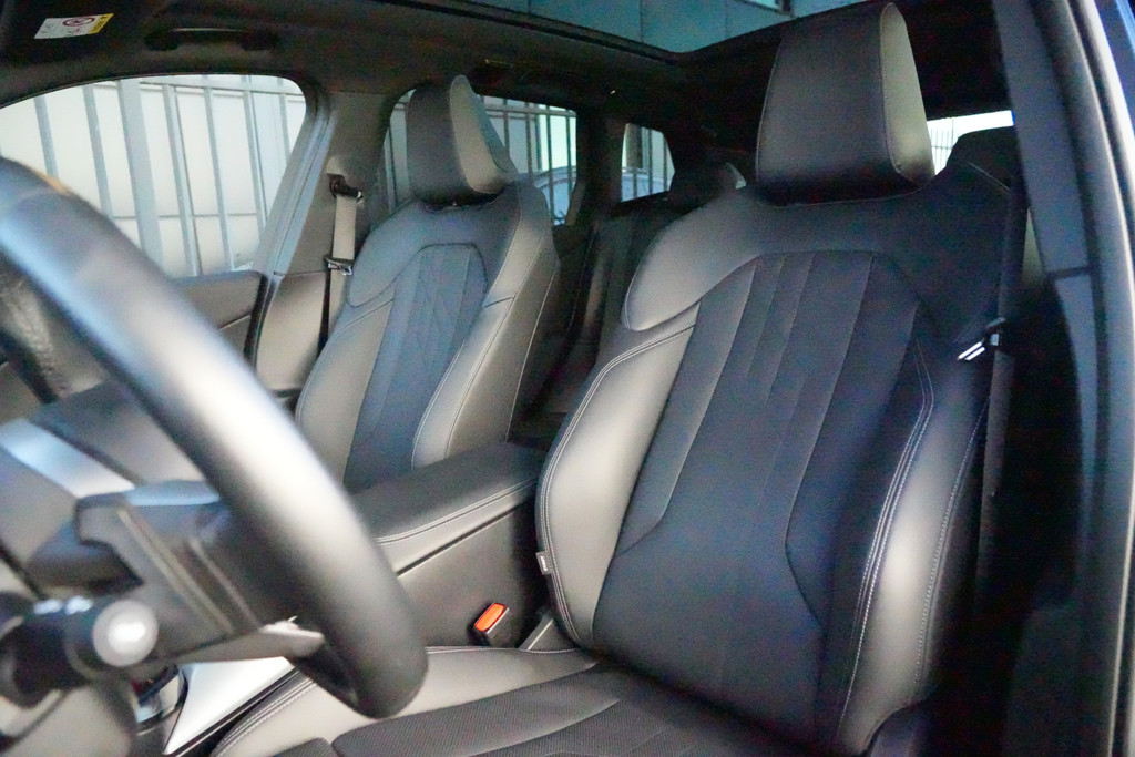 53172222-3.jpg