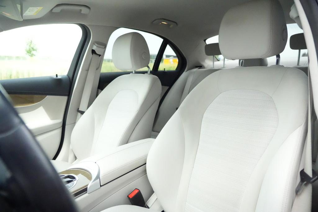 53981476-3.jpg