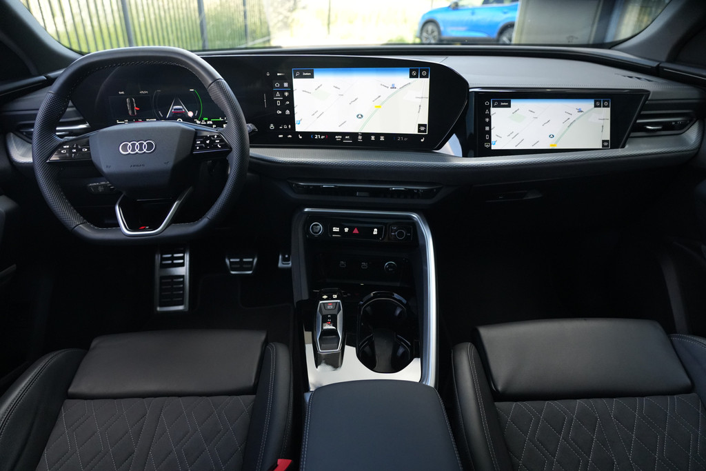54187208-2.jpg