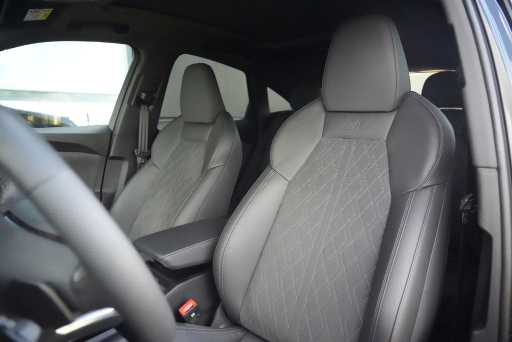 54217062-3.jpg