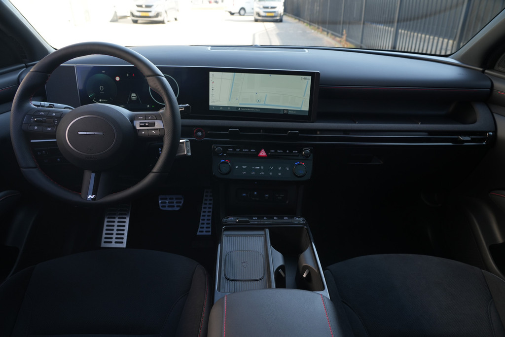 55894847-2.jpg