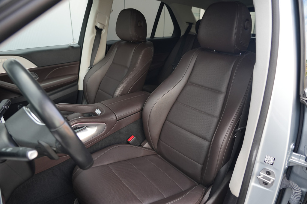 56398241-3.jpg