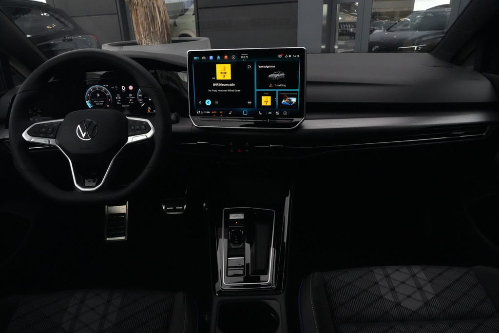 56469312-2.jpg