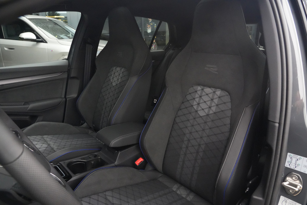 56469312-3.jpg