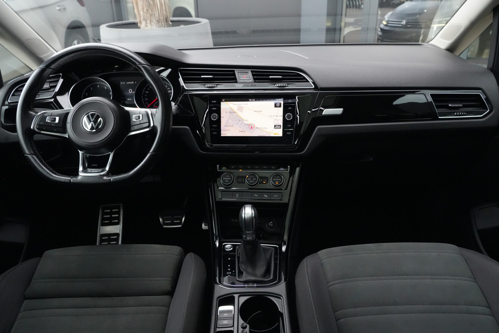 56604362-2.jpg