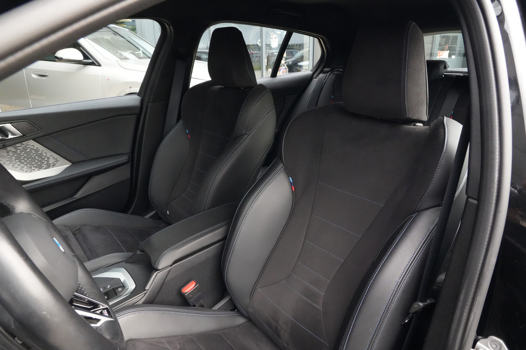 56707949-3.jpg