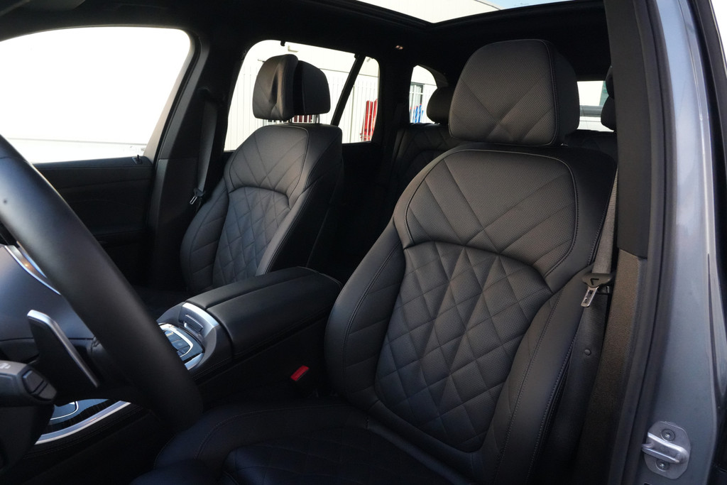 56737382-3.jpg