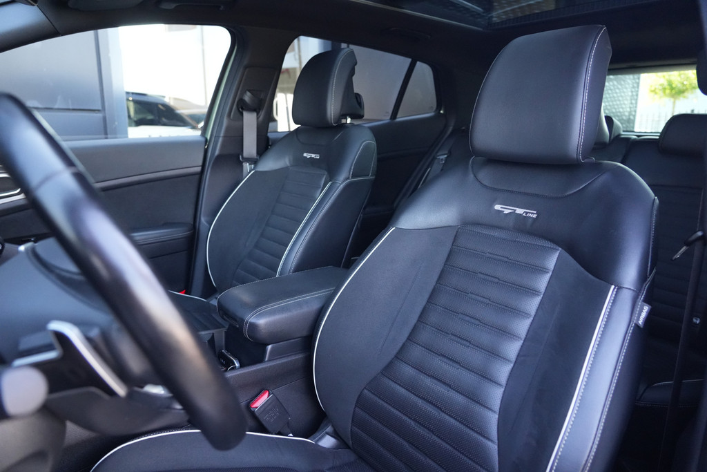56953185-3.jpg