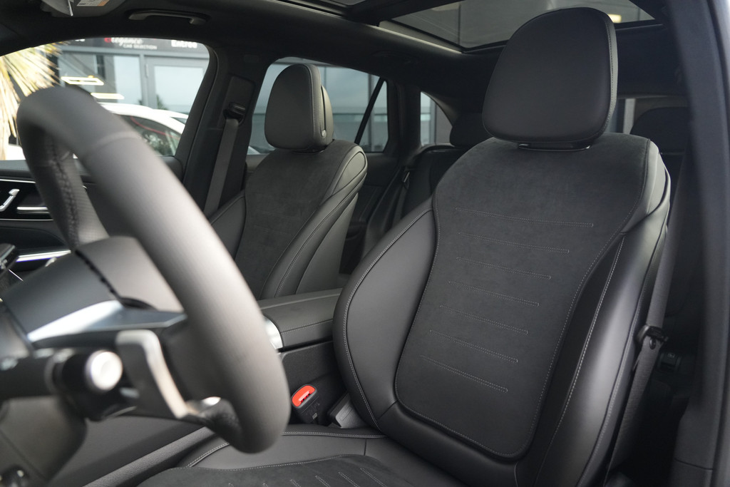 57671603-3.jpg